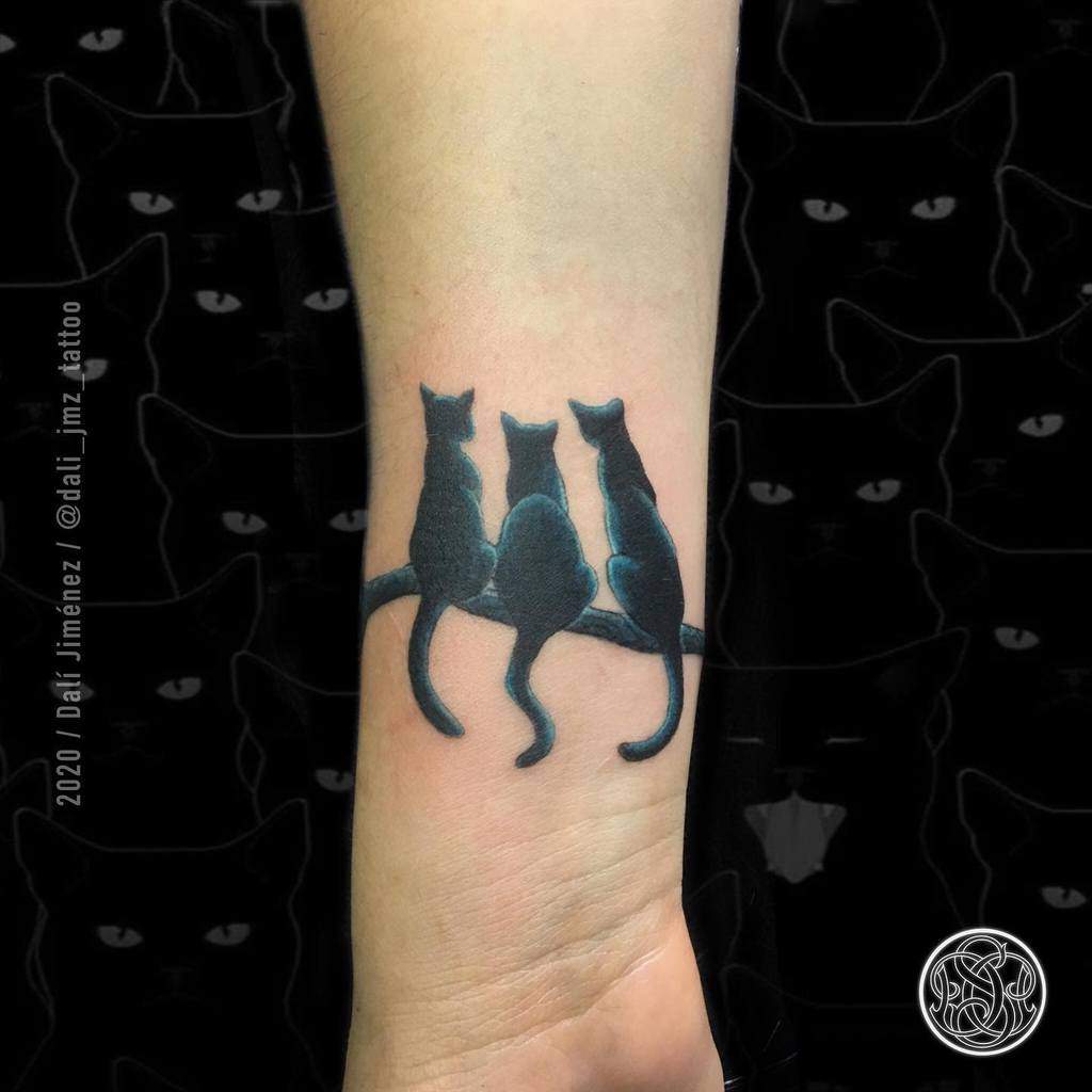 Tatouages de poignets de petits chats dali_jmz_tattoo