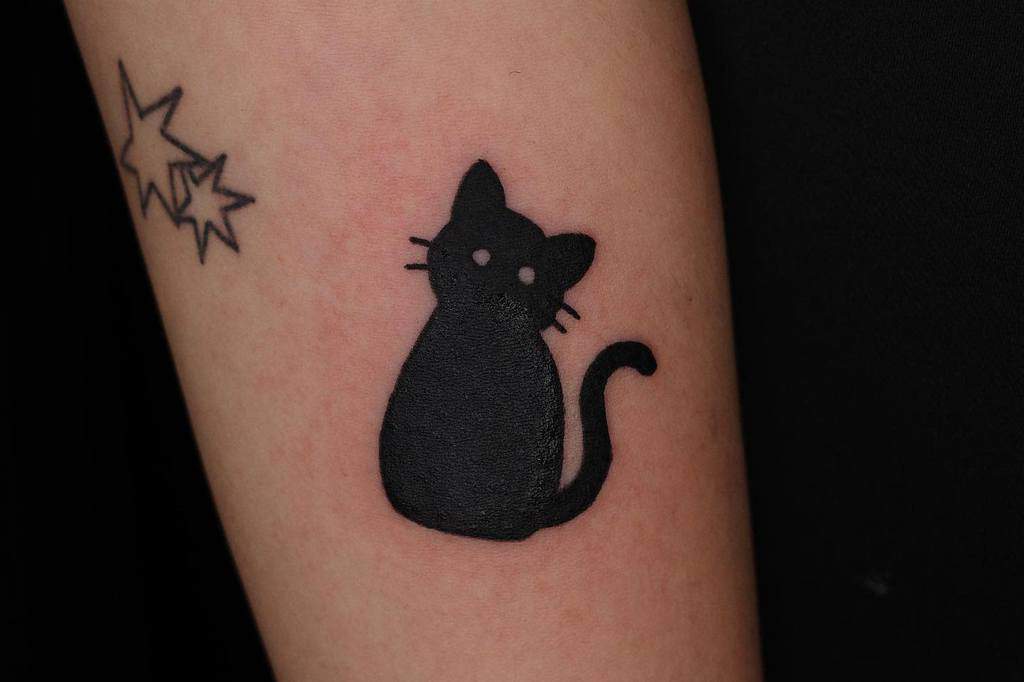 Tatouages de petits chats noirs tattoo_toon