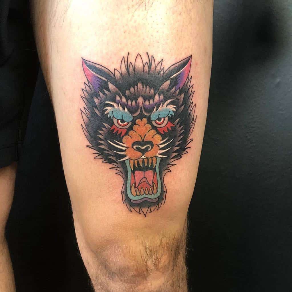 Tatouage d'une petite patte de loup mikeylee_tattoos